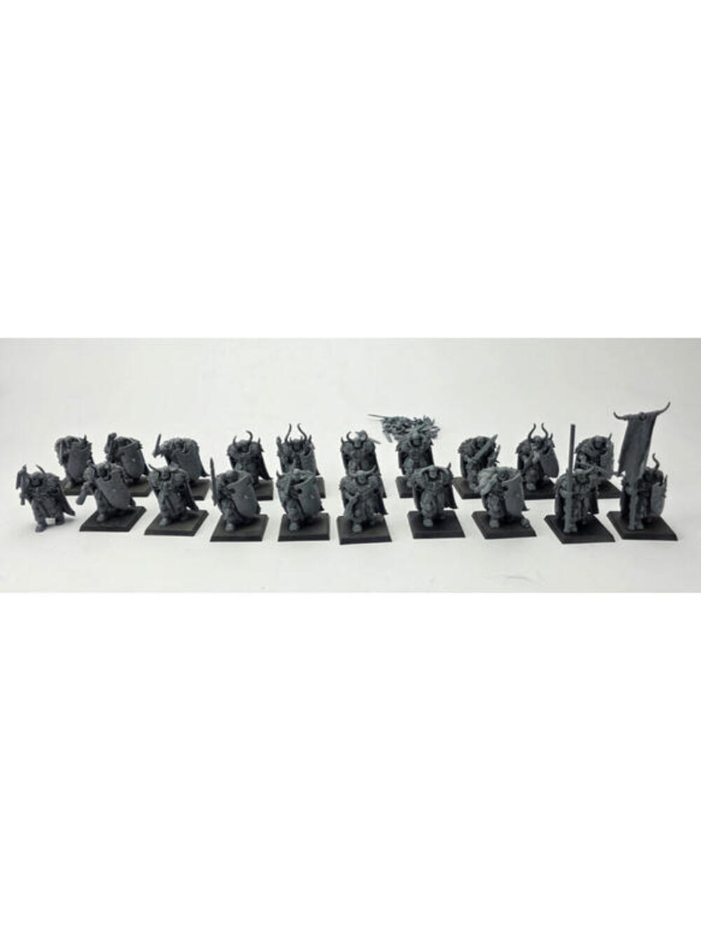 Warhammer Fantasy Warriors Lot x20 + Sprues Bits – Old World Warriors of Chaos